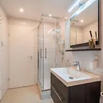 10 Guests Near Mercedes Plant & Train Apartman