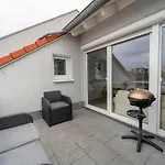 Apartman 10 Guests Near Mercedes Plant & Train *