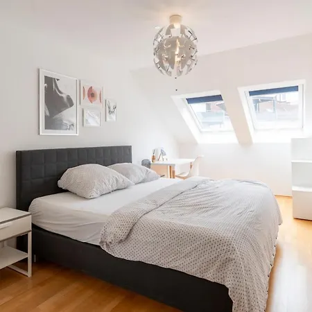 10 Guests Near Mercedes Plant & Train Apartman *